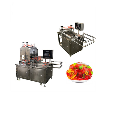 Soft Gummy Candy Depositing Machine Multifunktionales und kompaktes Design 1900*900*1620mm