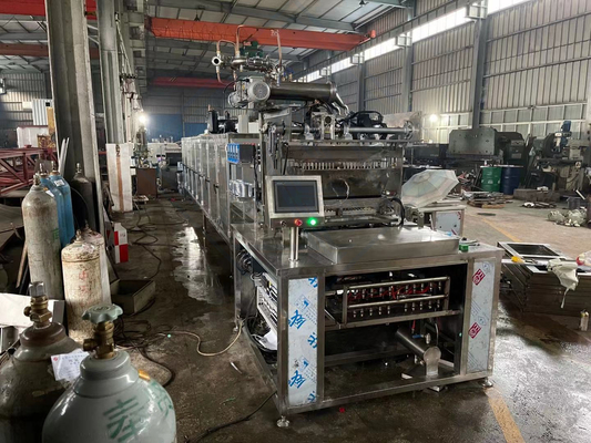 Einzahlung einer automatischen Süßigkeitsmaschine für die Produktion von Jelly Lollipop Gummy Candy